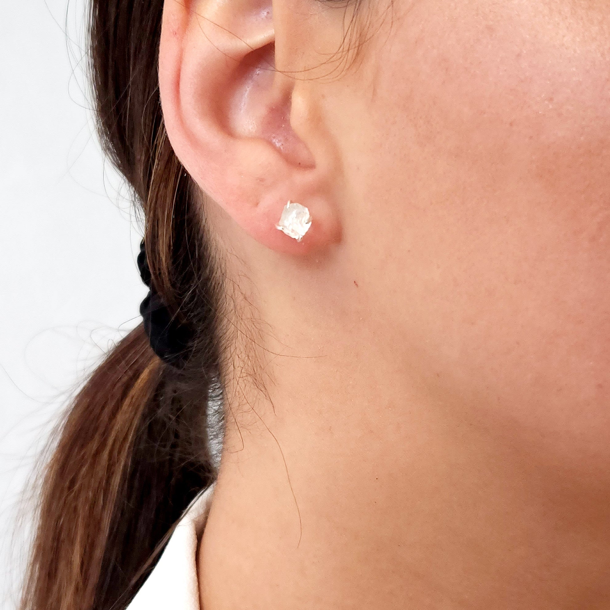 Clear quartz fashion stud earrings