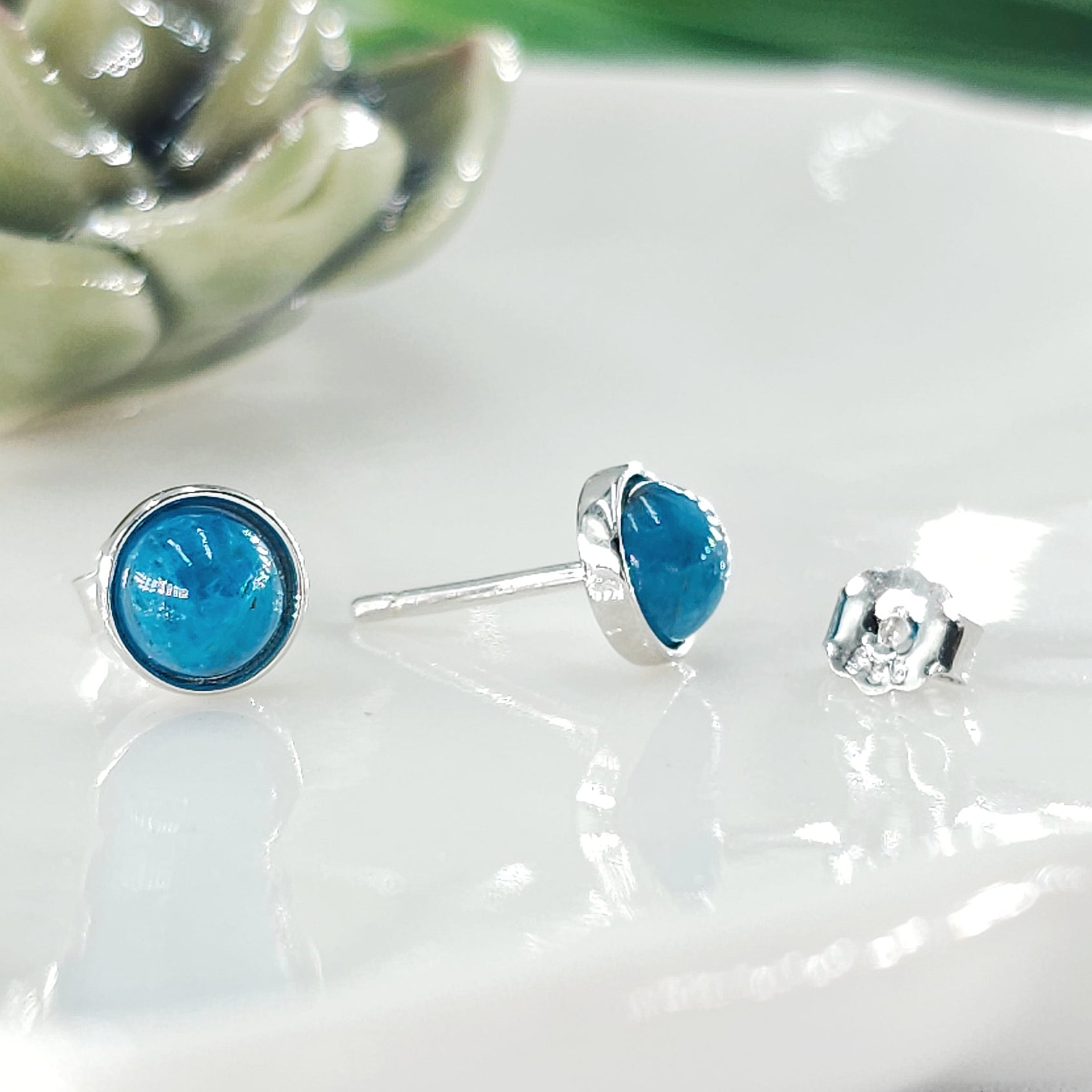 Neon Apatite Bezel Stud Earrings - Uniquelan Jewelry