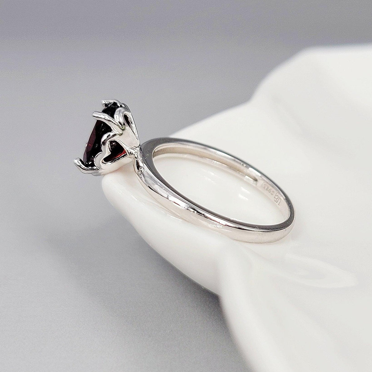Natural Garnet Heart Ring - Uniquelan Jewelry