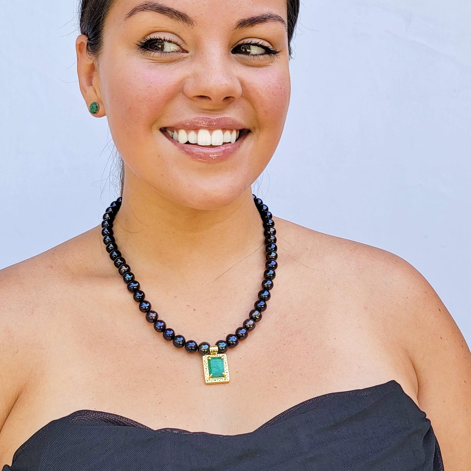 Emerald and Black Pearl Necklace - Uniquelan Jewelry