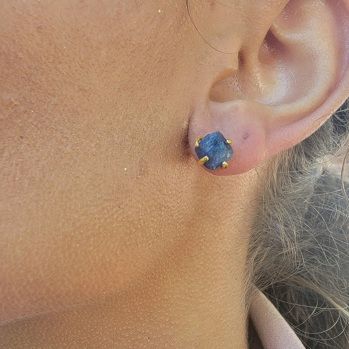 Raw Sapphire Stud Earrings Yellow Gold - Uniquelan Jewelry