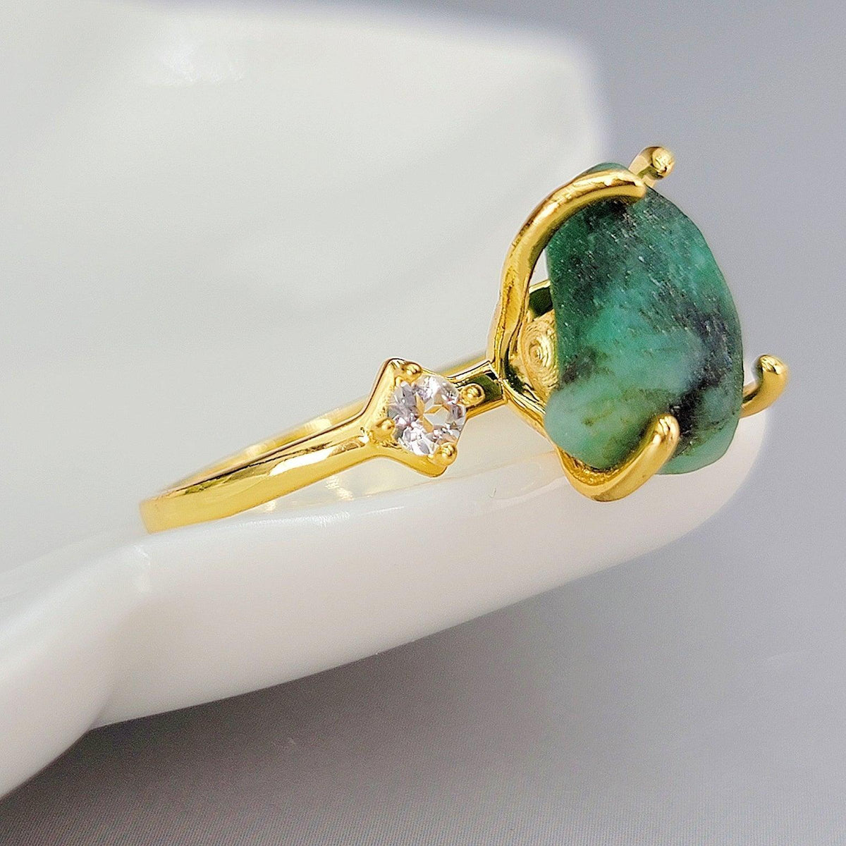 Raw Brazil Emerald Ring - Uniquelan Jewelry