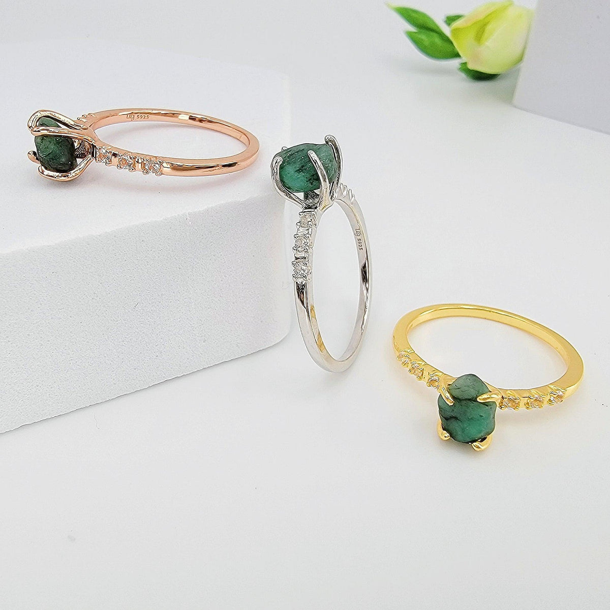 Raw emerald Dainty Ring - Uniquelan Jewelry
