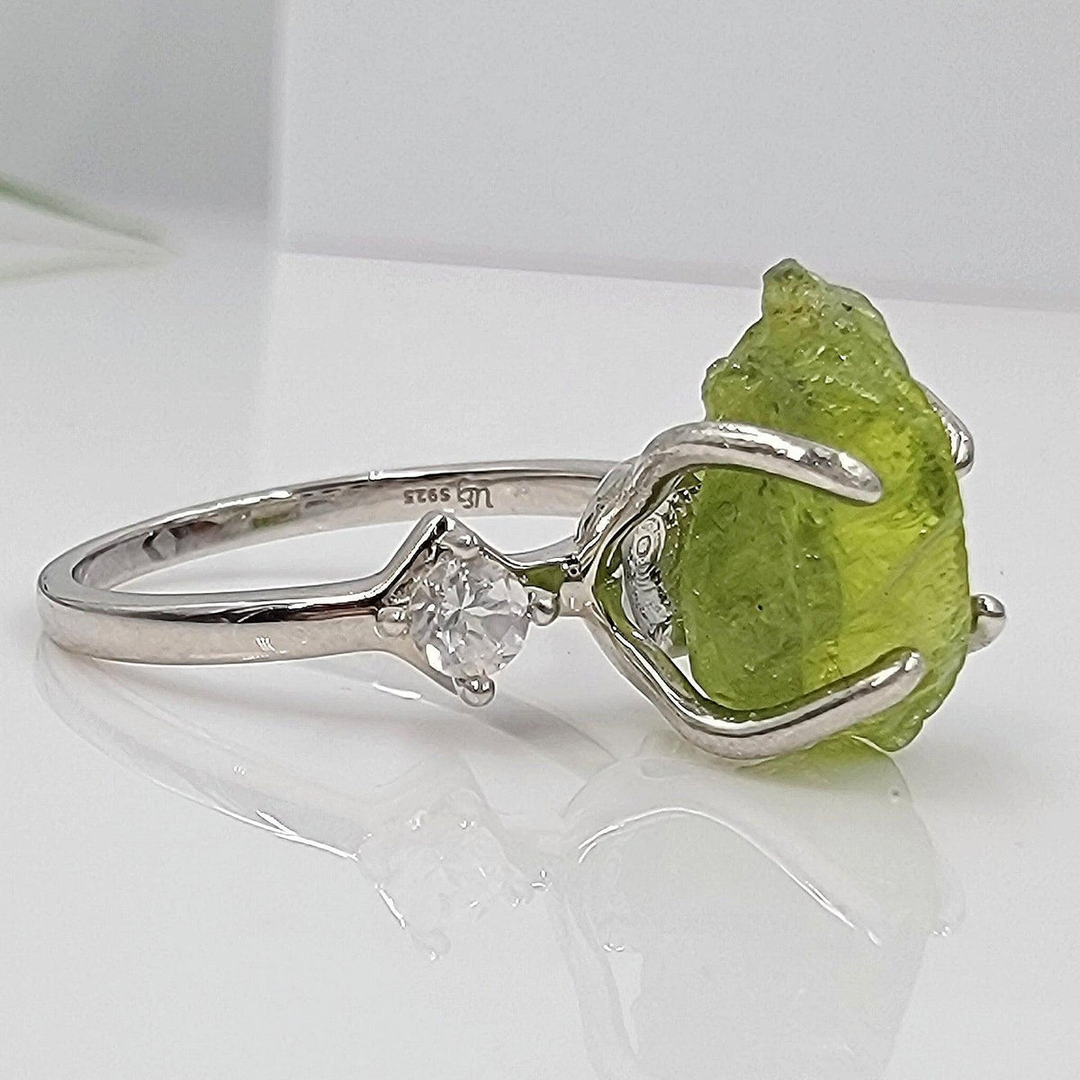 Raw Peridot Crystal Ring Set - Uniquelan Jewelry