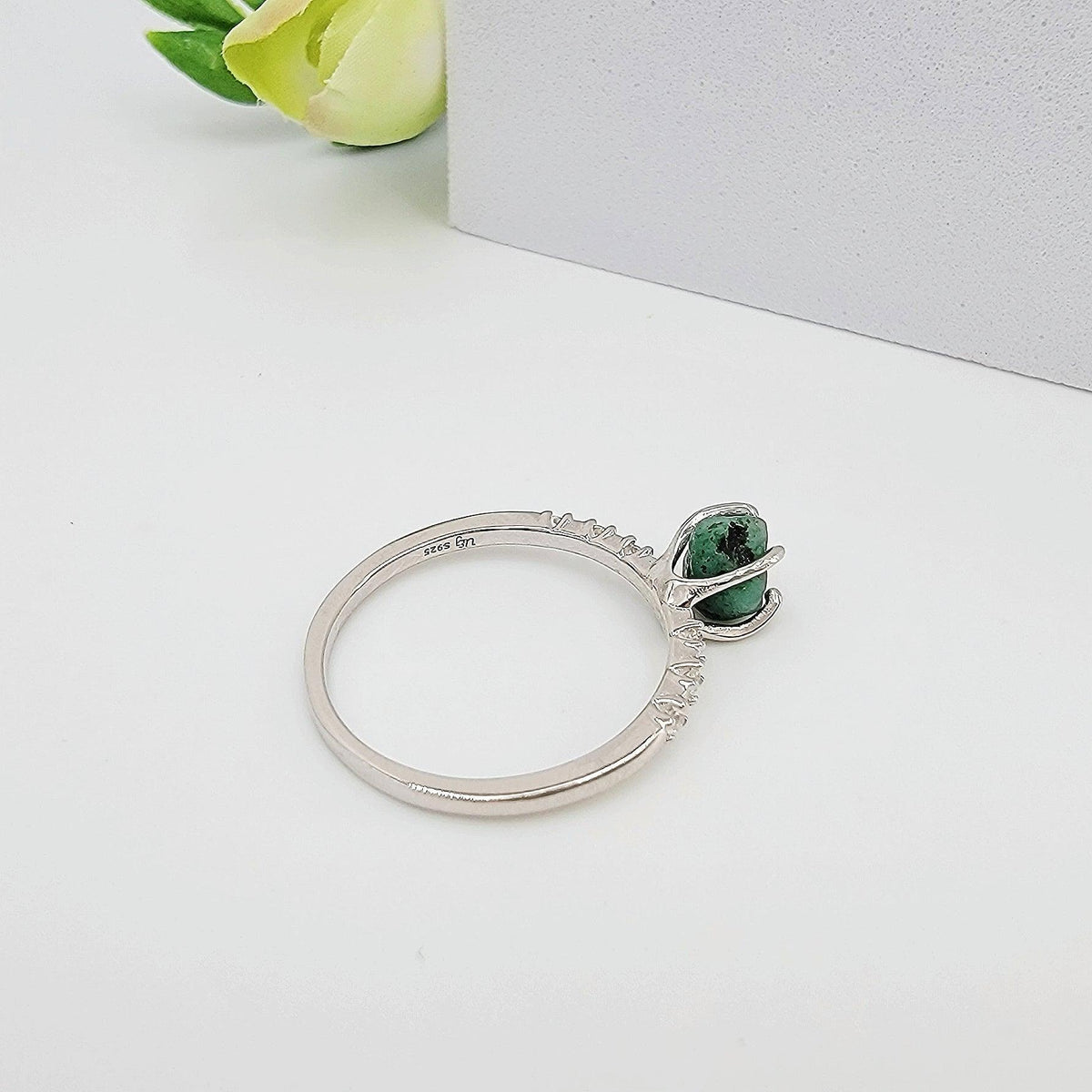 Raw Zambia emerald Dainty Ring - Uniquelan Jewelry