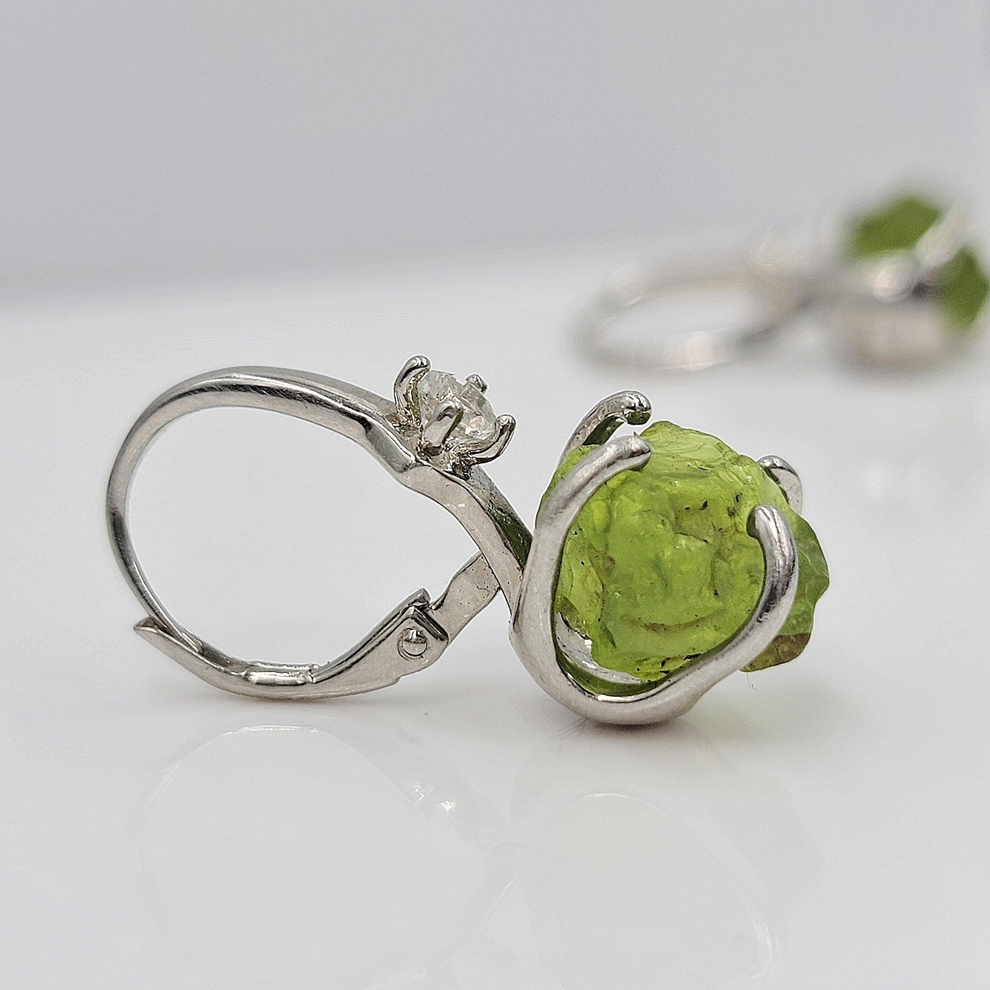 Pear-Shaped Peridot And White Lab-Created Sapphire Frame Drop Earrings In Sterling Silver With 18K Gold Plate - Foto 6